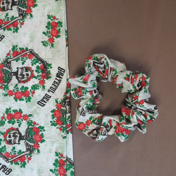 Grateful Dead scrunchie set with pull string bag - Picture 4 of 7